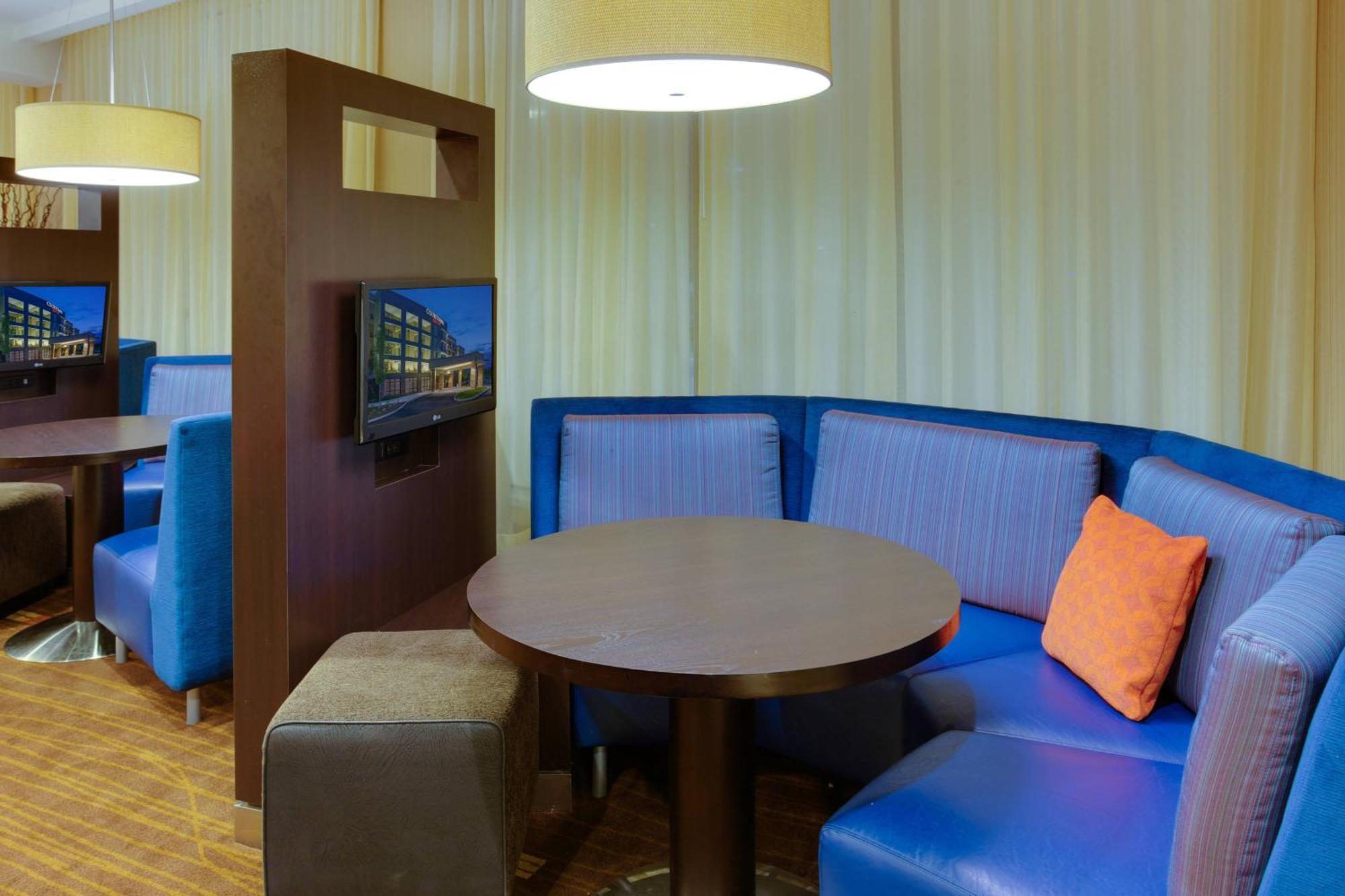 Courtyard By Marriott Pittsburgh North/Cranberry Woods Hotel Кранбери Тауншип Екстериор снимка
