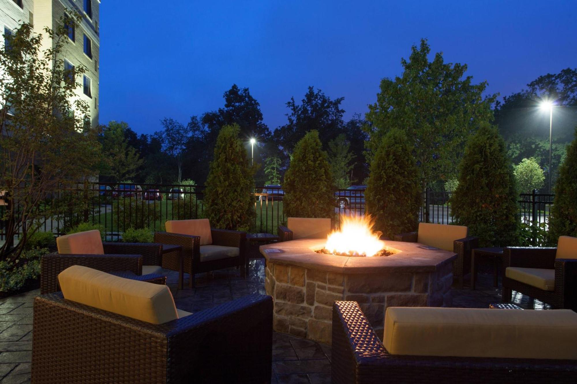 Courtyard By Marriott Pittsburgh North/Cranberry Woods Hotel Кранбери Тауншип Екстериор снимка