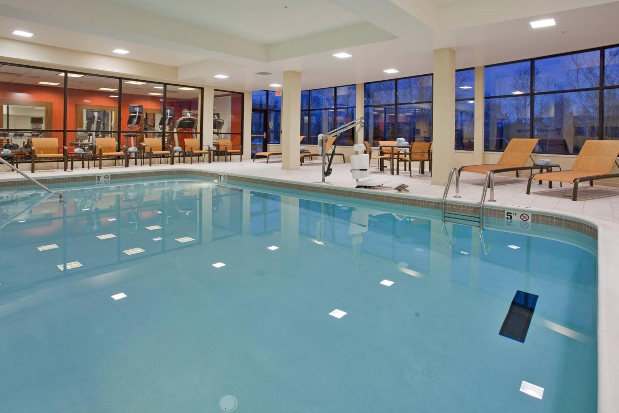 Courtyard By Marriott Pittsburgh North/Cranberry Woods Hotel Кранбери Тауншип Екстериор снимка