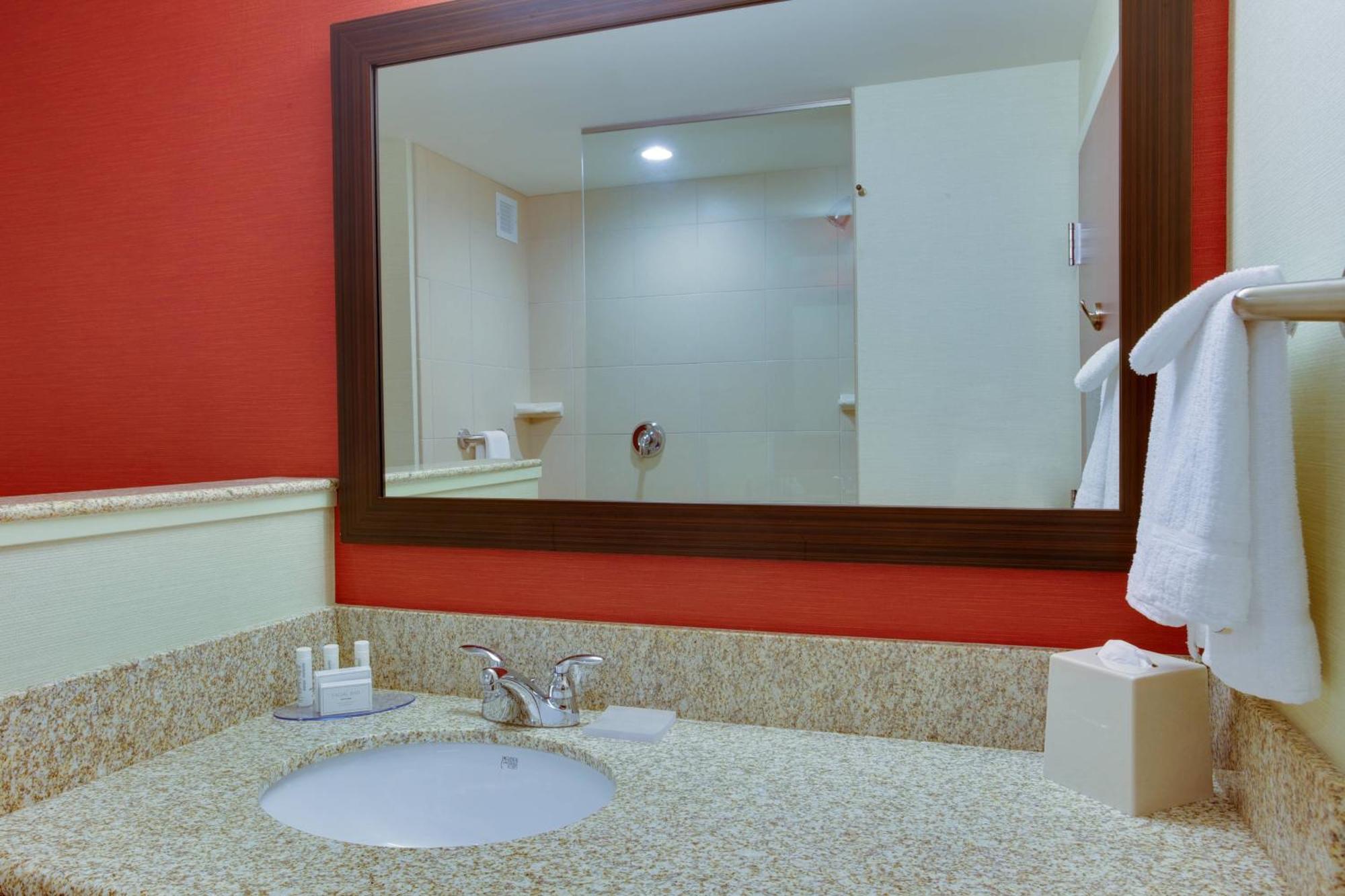 Courtyard By Marriott Pittsburgh North/Cranberry Woods Hotel Кранбери Тауншип Екстериор снимка