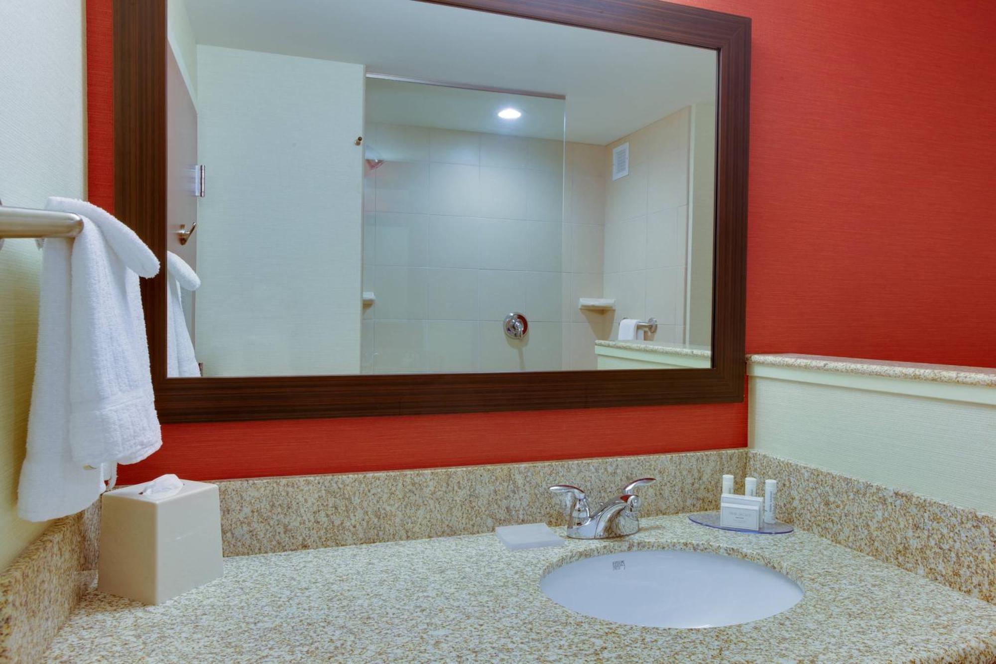 Courtyard By Marriott Pittsburgh North/Cranberry Woods Hotel Кранбери Тауншип Екстериор снимка