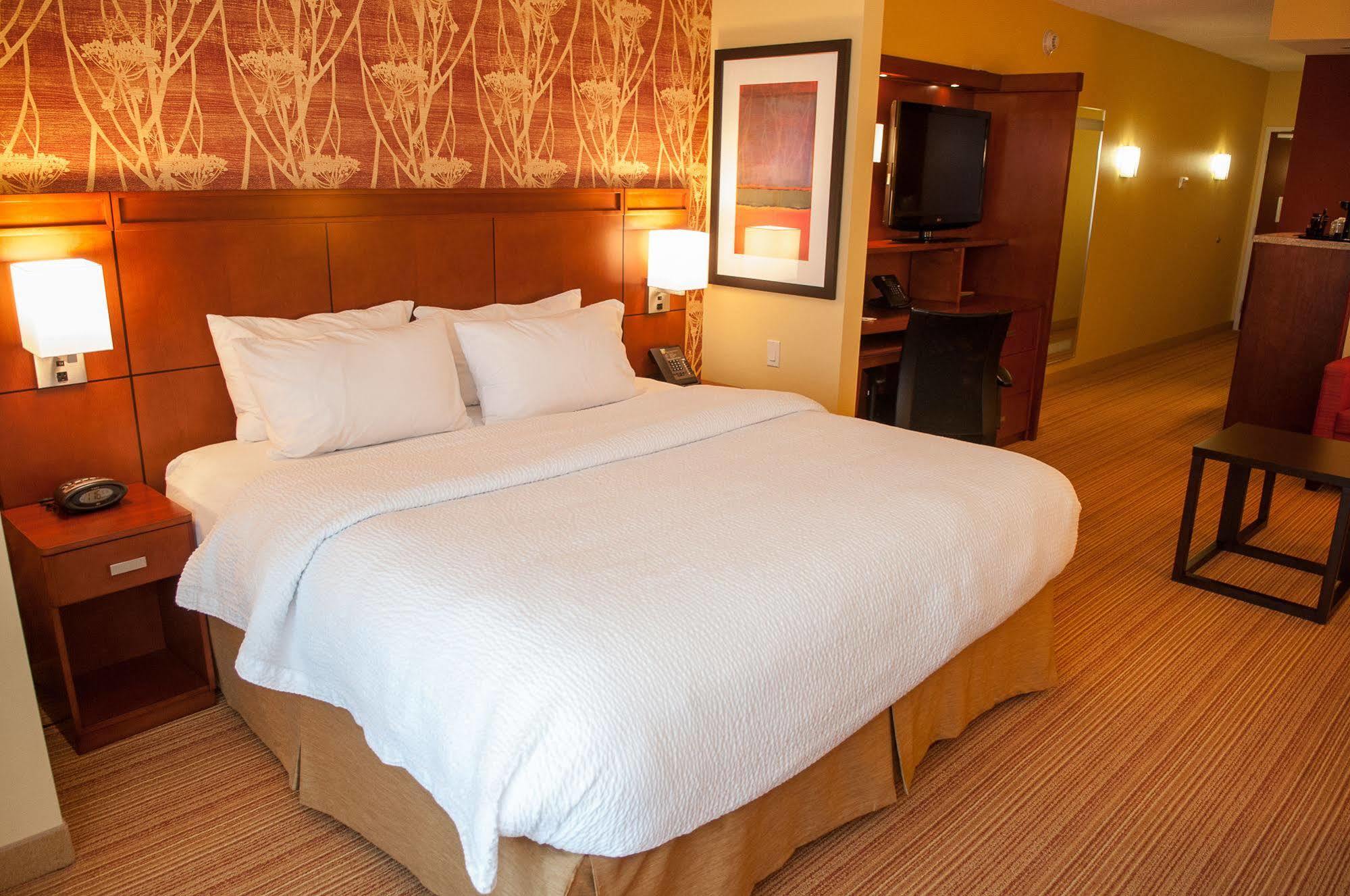 Courtyard By Marriott Pittsburgh North/Cranberry Woods Hotel Кранбери Тауншип Екстериор снимка